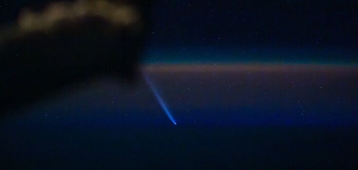 An incredible moment! A comet that appears once every 80 thousand years was captured in a photo from space