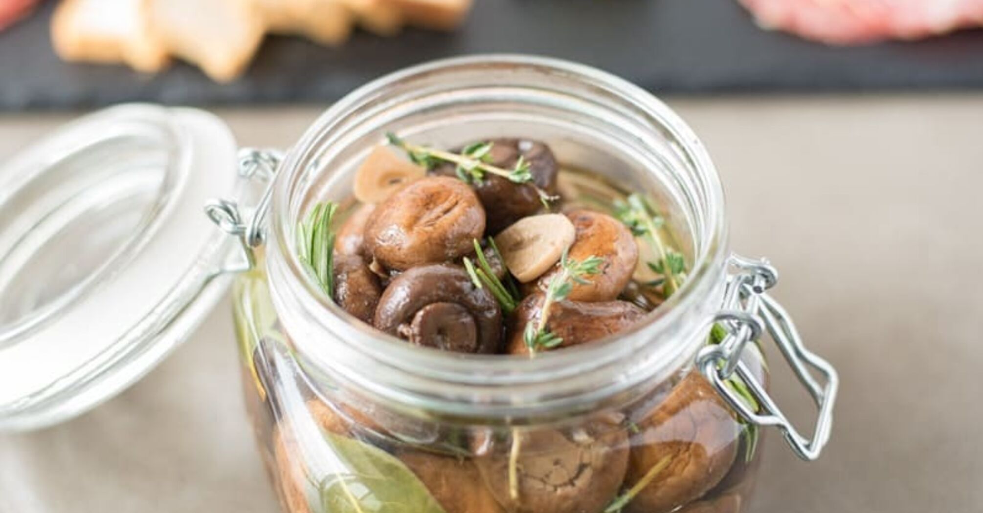 Pickled mushrooms in 10 minutes: how to cook make them truly delicious