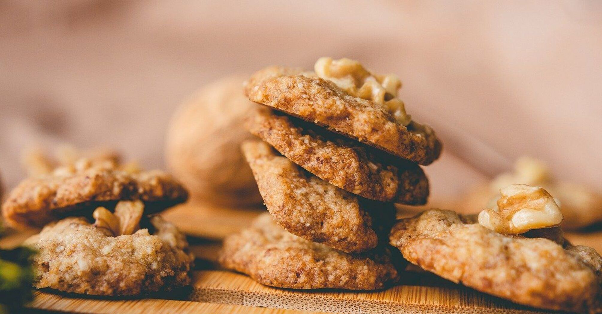 Fragrant nut cookies for autumn tea drinking: a recipe for delicious pastries