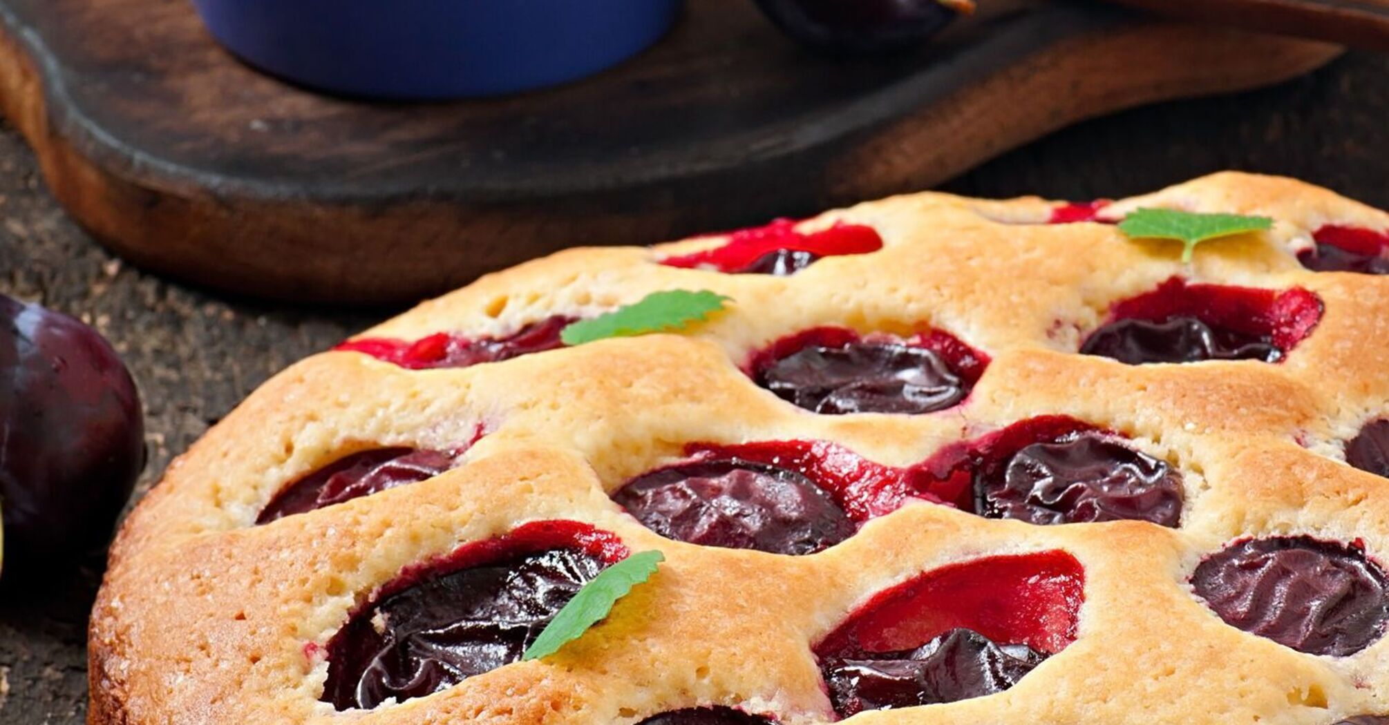 The simplest but delicious plum pie: what to add to the dough to make it melt in your mouth