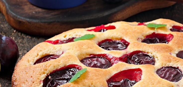 The simplest but delicious plum pie: what to add to the dough to make it melt in your mouth
