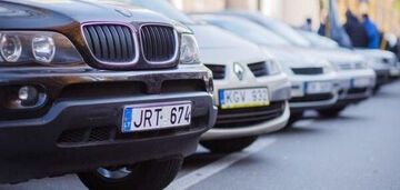 Ile trzeba zapłacić za odprawę celną samochodu?