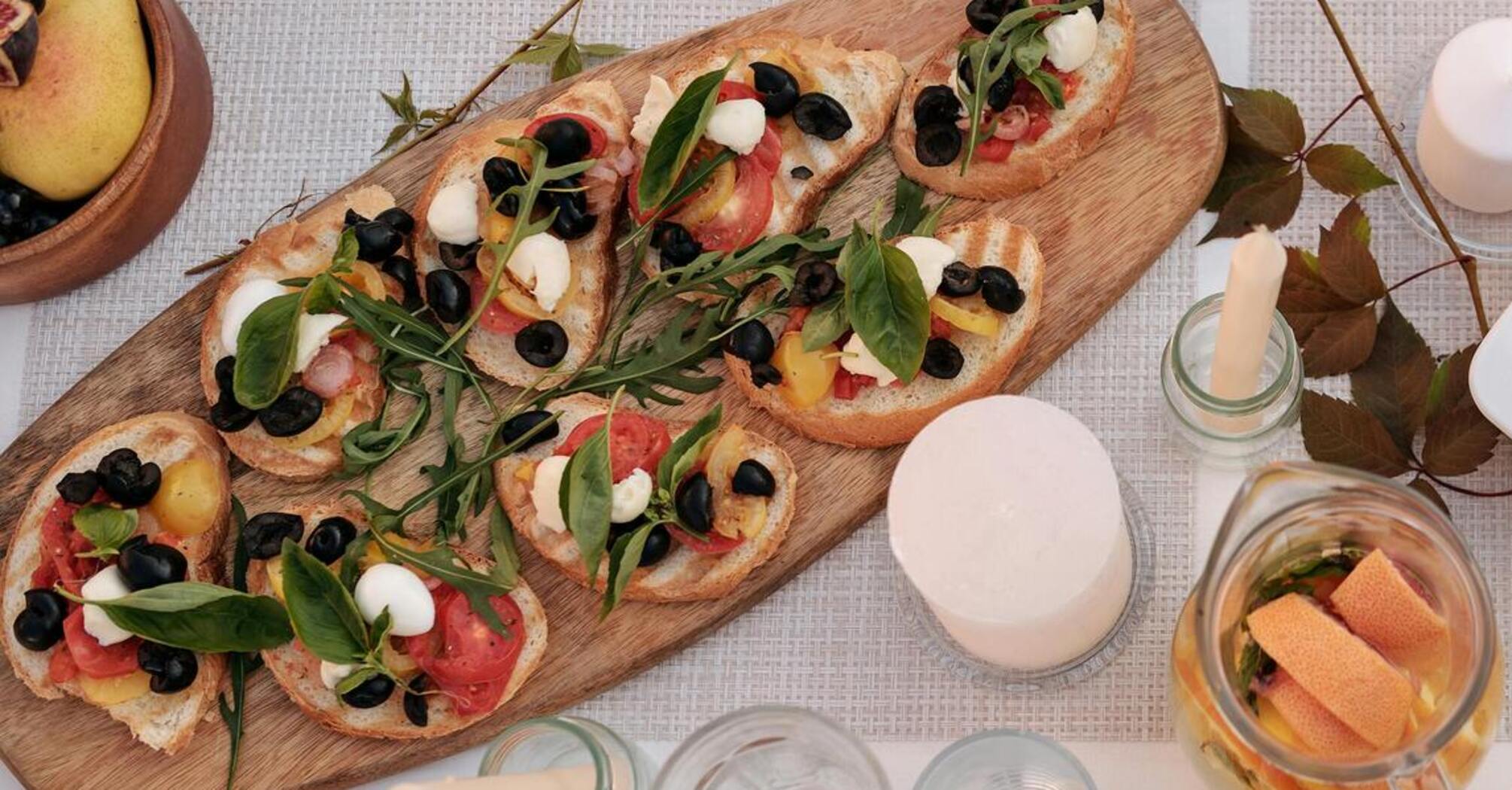 Perfect fall bruschettas for wine: what to add for an unrivaled flavor