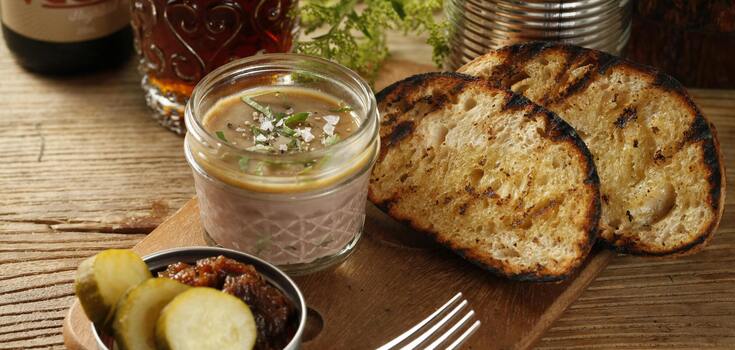 Tender liver pate with berry jelly: how to prepare a tasty appetizer