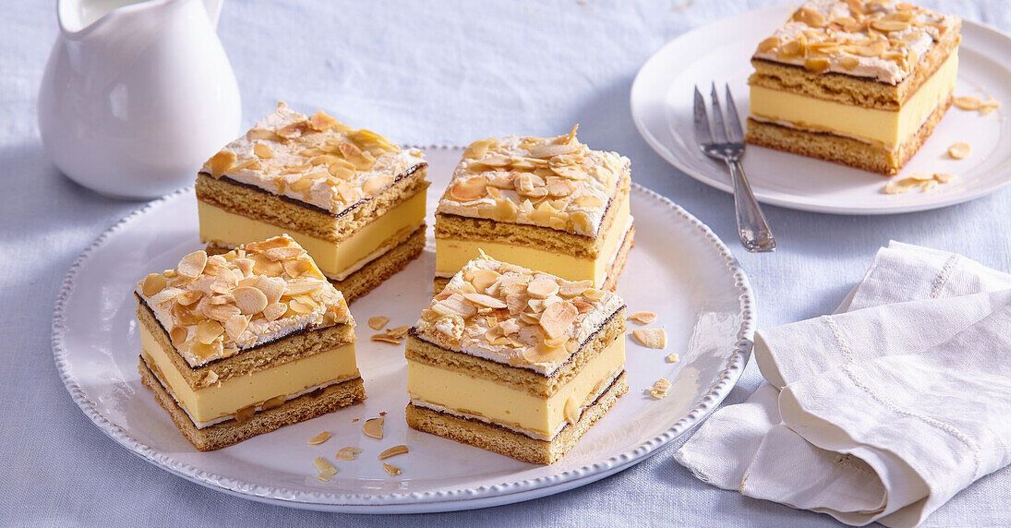 How to make the popular "Mrs. Walevska" cake: just two cakes and a very delicate cream