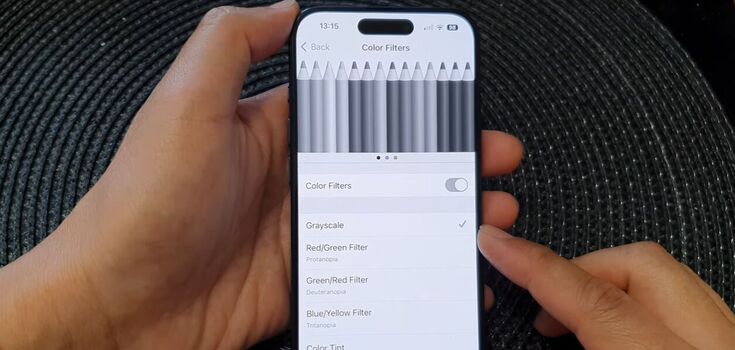 Zobacz różnicę! Jak włączyć filtr szarości na iPhonie dla osób o wrażliwych oczach