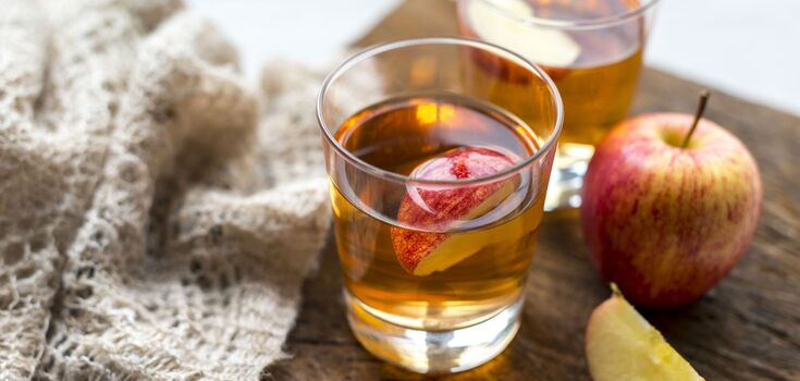 Apple liqueur with vanilla: how to prepare a delicious drink for winter