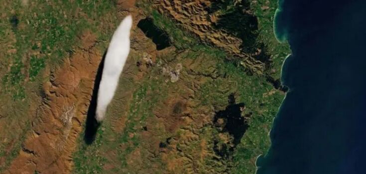 Eerie "UFO cloud" spotted again over a mountain in New Zealand: what is known about the mysterious phenomenon