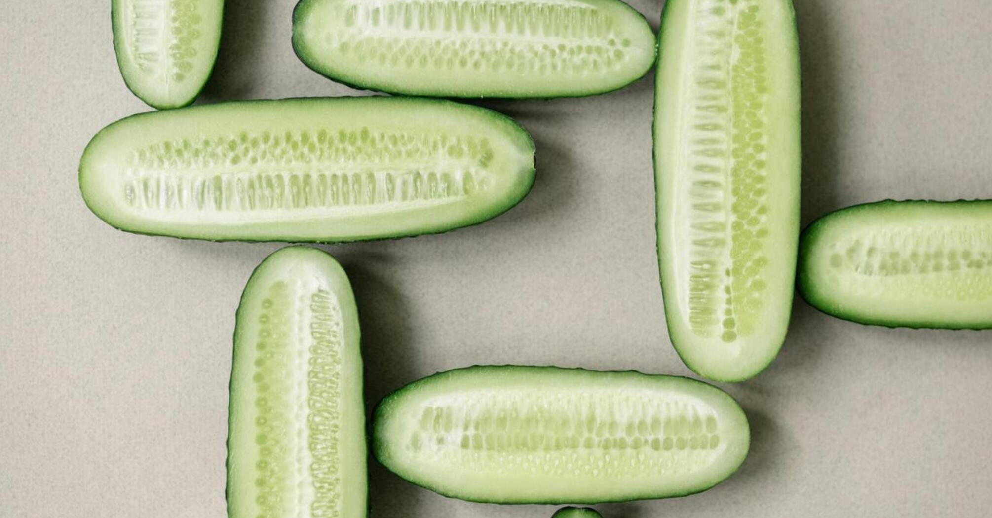 How to cut a cucumber beautifully in just 10 seconds: an ingenious life hack