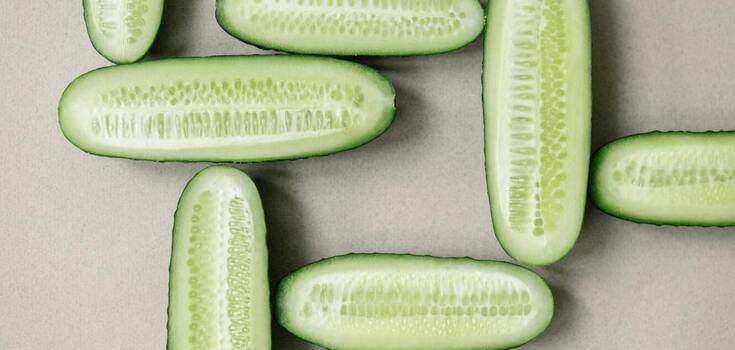 How to cut a cucumber beautifully in just 10 seconds: an ingenious life hack