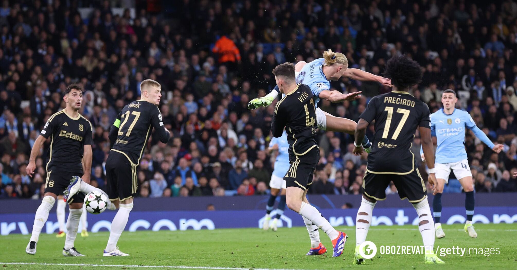 Heel in a jump with his back to the goal: an incredible goal in the style of Zlatan Ibrahimovic scored in the Champions League. Video