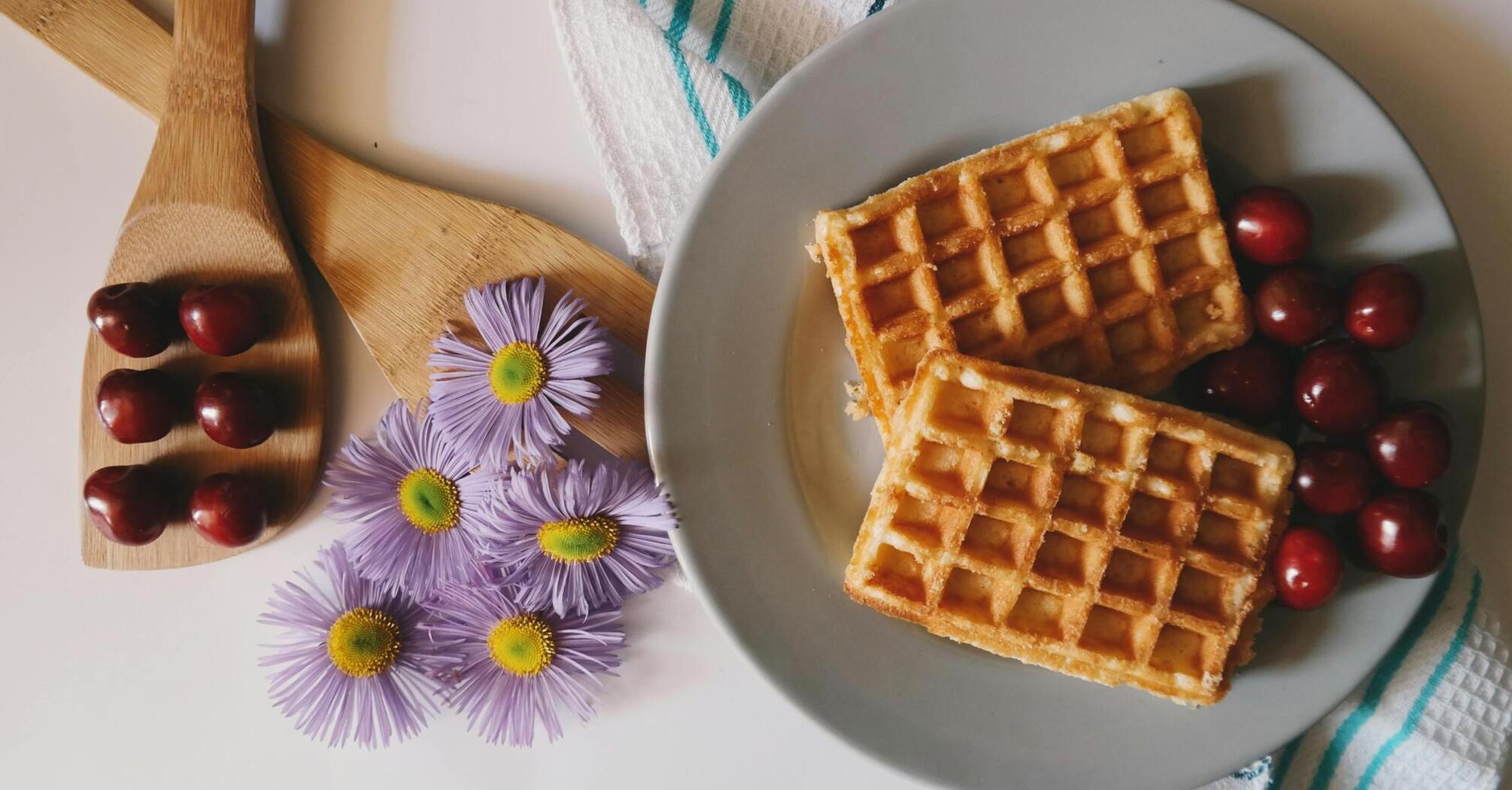 The most delicious breakfast waffles from simple ingredients: how to make