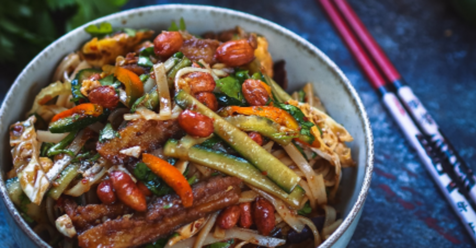 Chinese noodles with peanuts and cucumber: how to cook an unusual dish for dinner