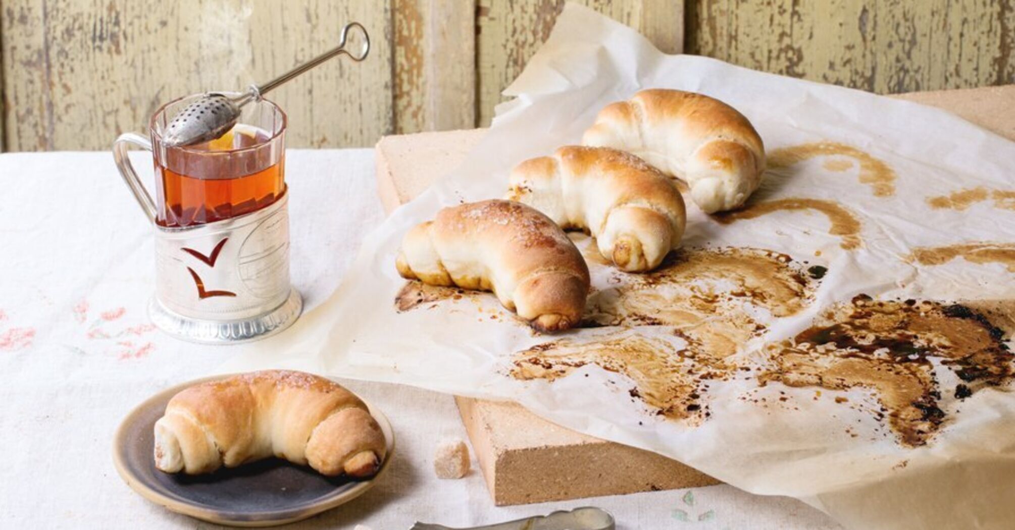 Podstawowe bajgle drożdżowe z wiśniami na podwieczorek: piecz tylko 20 minut