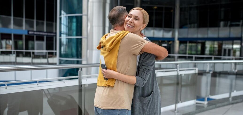 5-10 seconds will be optimal: scientists have revealed an interesting fact about hugs and advised how to calm down if there is no one around