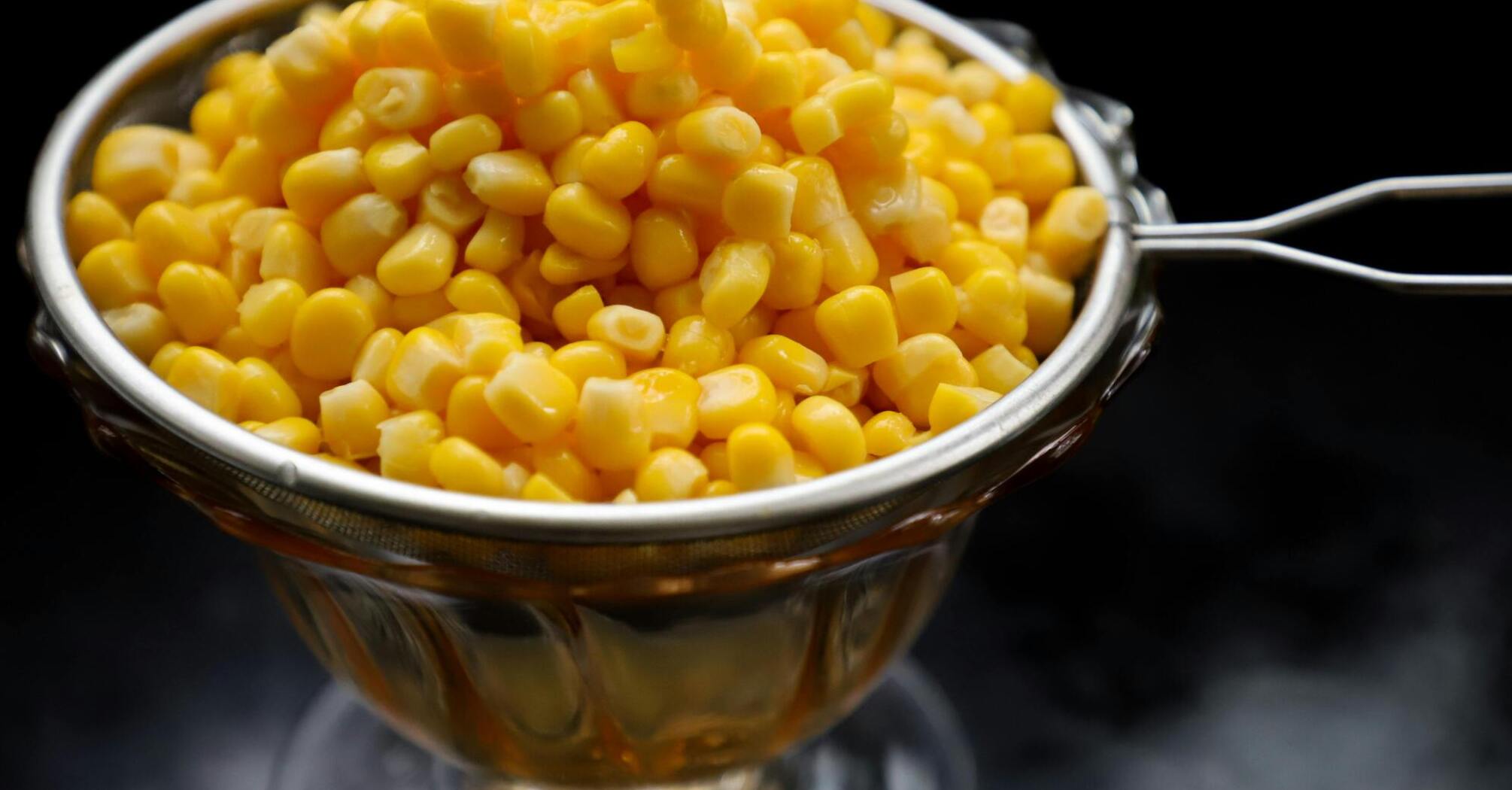 The best way to freeze corn to make it tasty in winter: several options