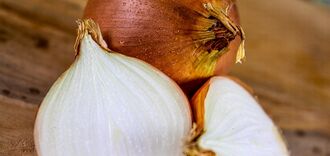 Jak przechowywać cebulę, aby nie gniła: najlepsze sposoby