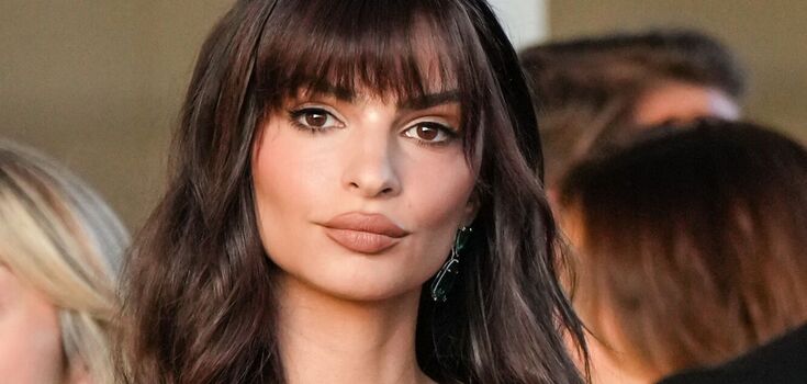 Emily Ratajkowski put on a trendy skirt and delighted experts. Photo