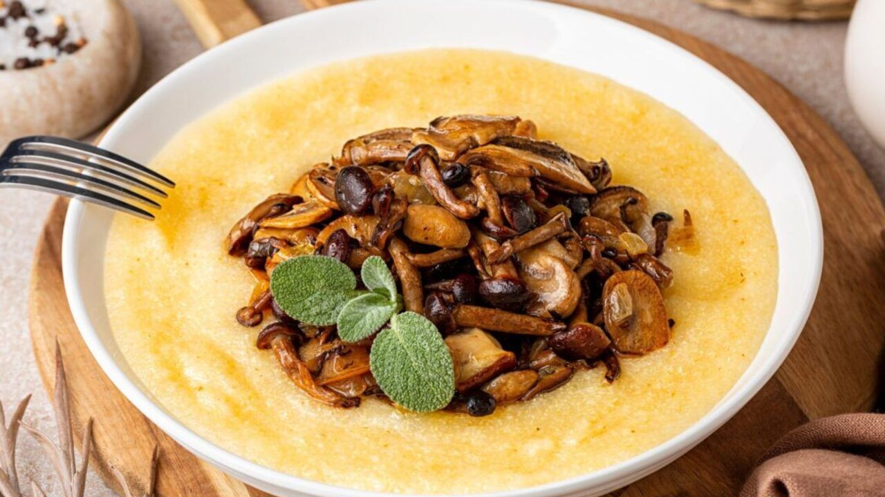 Autumn polenta with mushrooms: how and what to cook a hearty dish for dinner