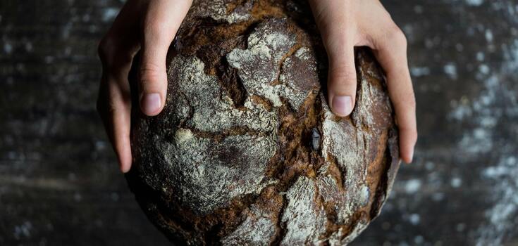 How to keep bread fresh for much longer than usual: an easy way