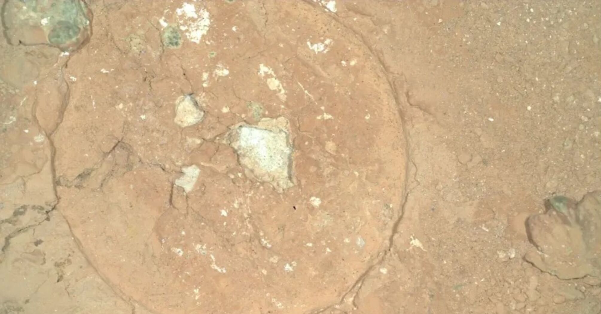 NASA discovered mysterious green spots on Mars that could be signs of alien life