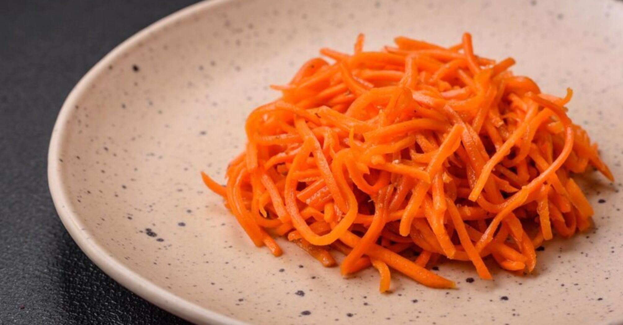 Spicy Korean-style carrots with garlic: you can eat in 3-4 hours