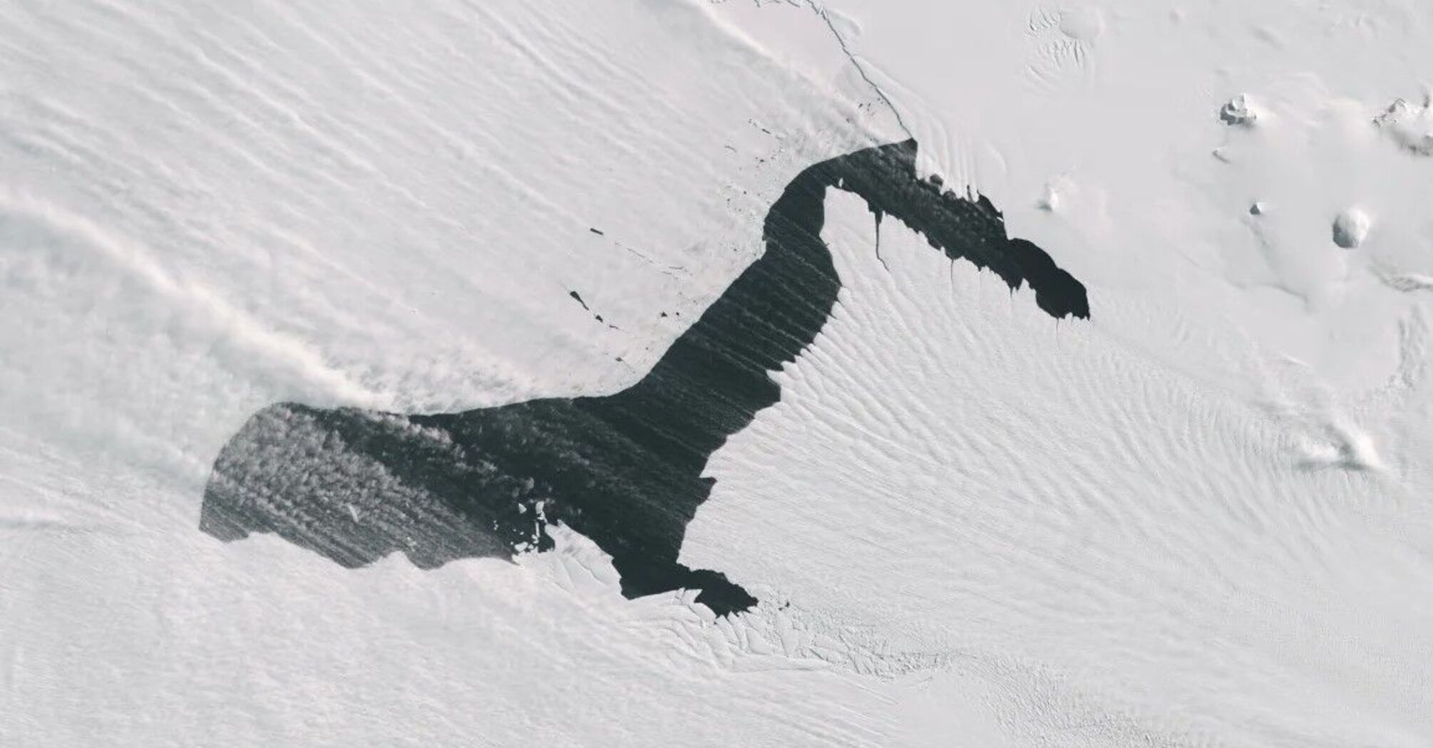 Rare photo from space shows 'smoke' on a significant Antarctic glacier: what is this phenomenon