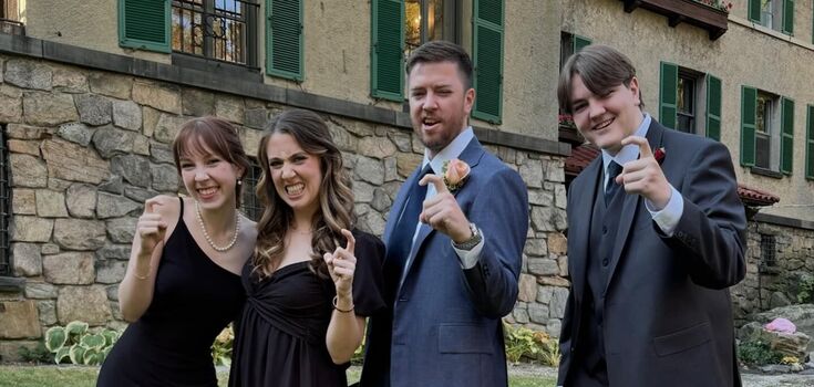 Guests fell off their chairs laughing: the groom's sister read out a letter he wrote to his future wife at the age of 9 at the wedding