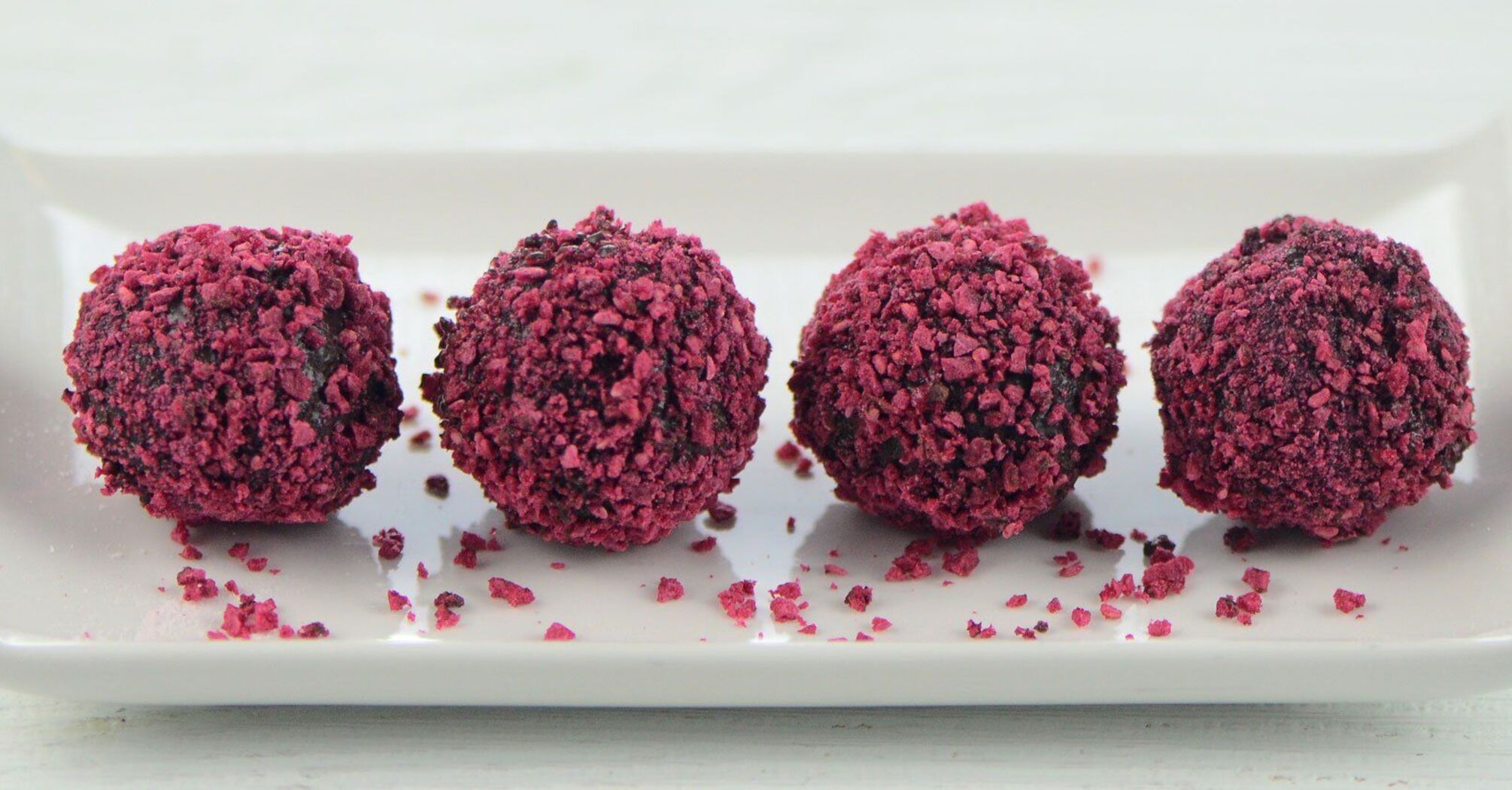 Better than any cakes and pastries: how to make healthy dried fruit truffles without baking