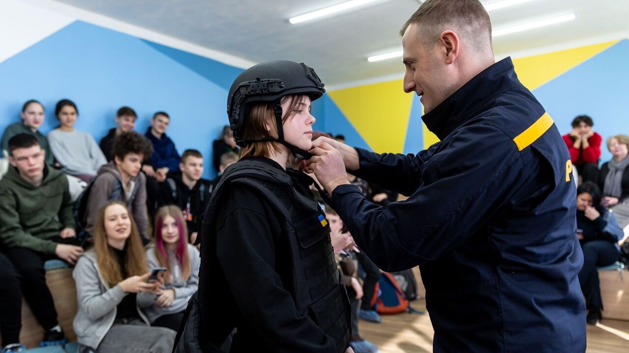 "This is a damn scoop that Ukrainians are fighting against." Marichka Padalko criticizes the updated "Defense of Ukraine" in 10-11 grades: online discussion