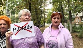 "Приезжайте в Россию!" Бабушки из "отрядов Путина" пригрозили P.Diddy и дали руководство американской молодежи. Видео