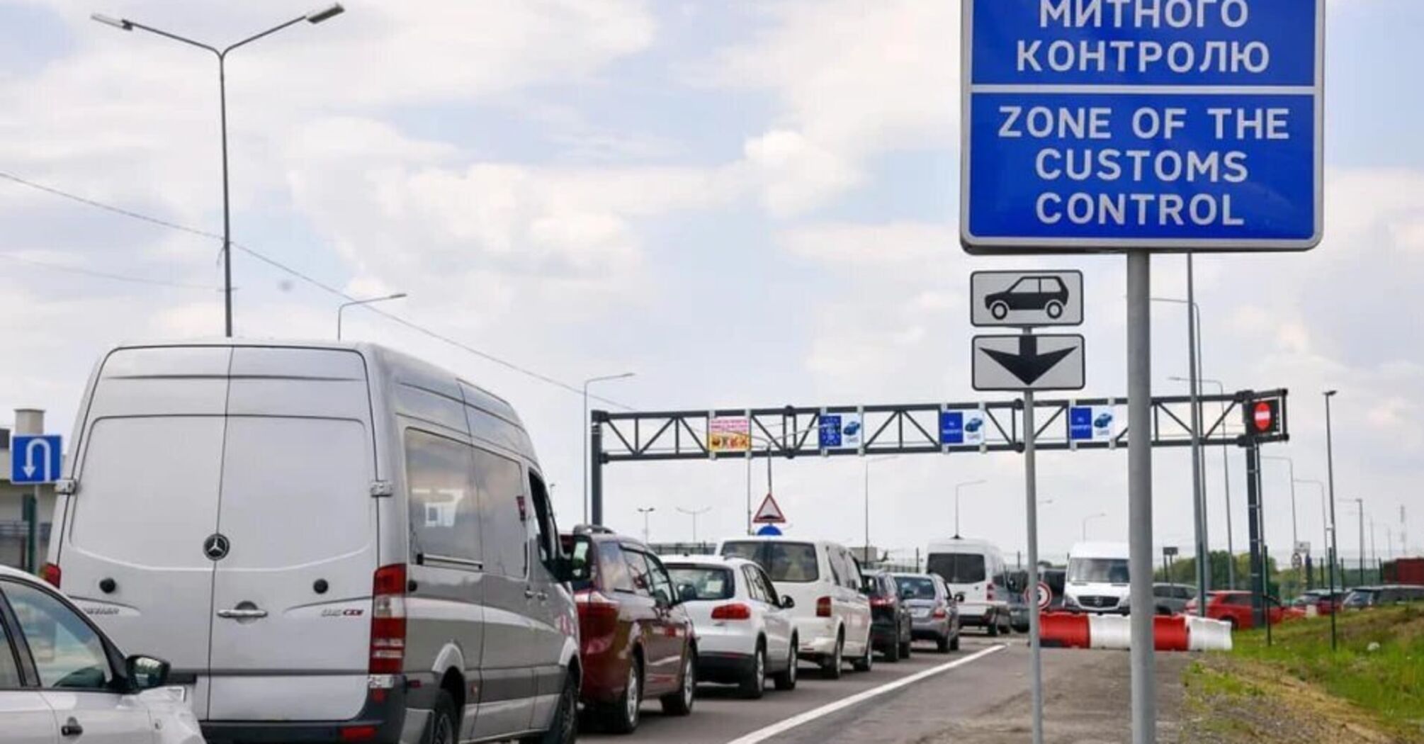 Polish Customs Service database fails, traffic suspended. All details