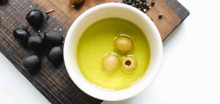 How to tell the difference between real and fake olive oil: pay attention to the label