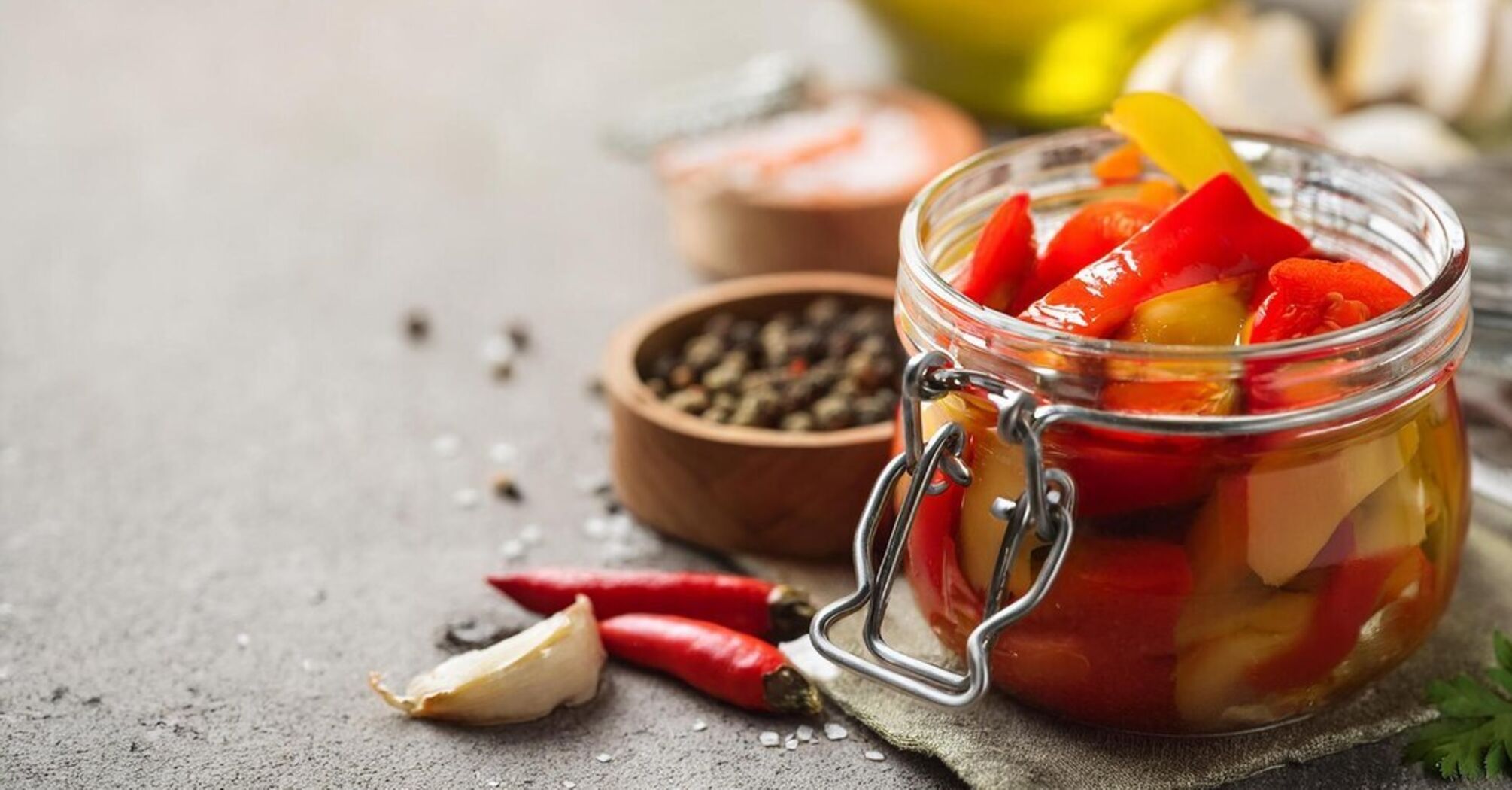 How to deliciously pickle bell peppers for the winter: an easy appetizer recipe