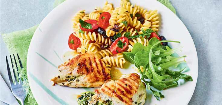 What to cook chicken with to make it soft and juicy: an addition to any side dish