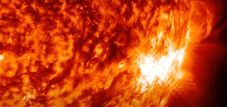 Słońce wyzwala dwa potężne rozbłyski X: kiedy spodziewać się burzy geomagnetycznej? Wideo