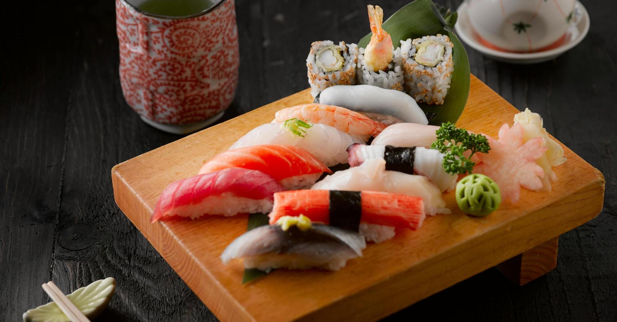 Never eat sushi like this: the chef revealed the biggest mistake