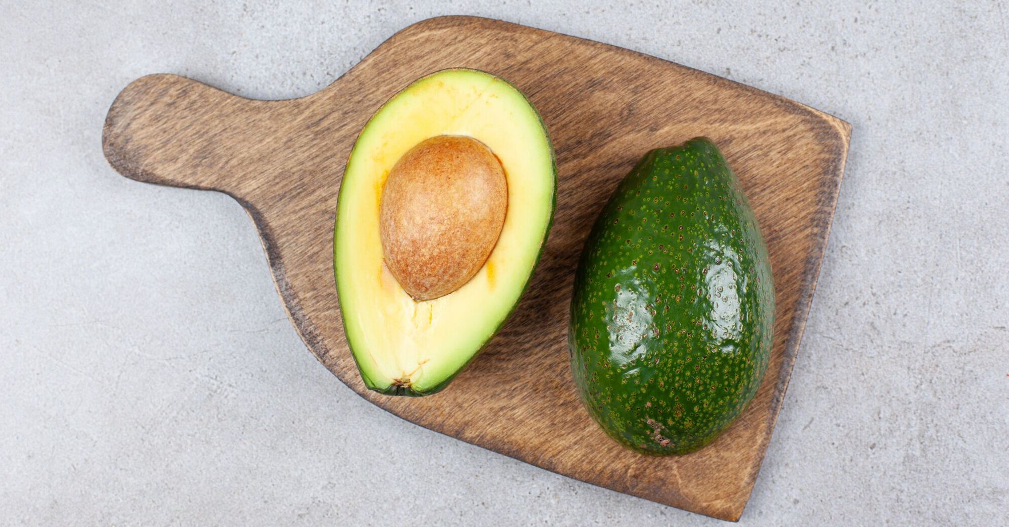 What to do to prevent a cut avocado from darkening: an "ingenious" life hack