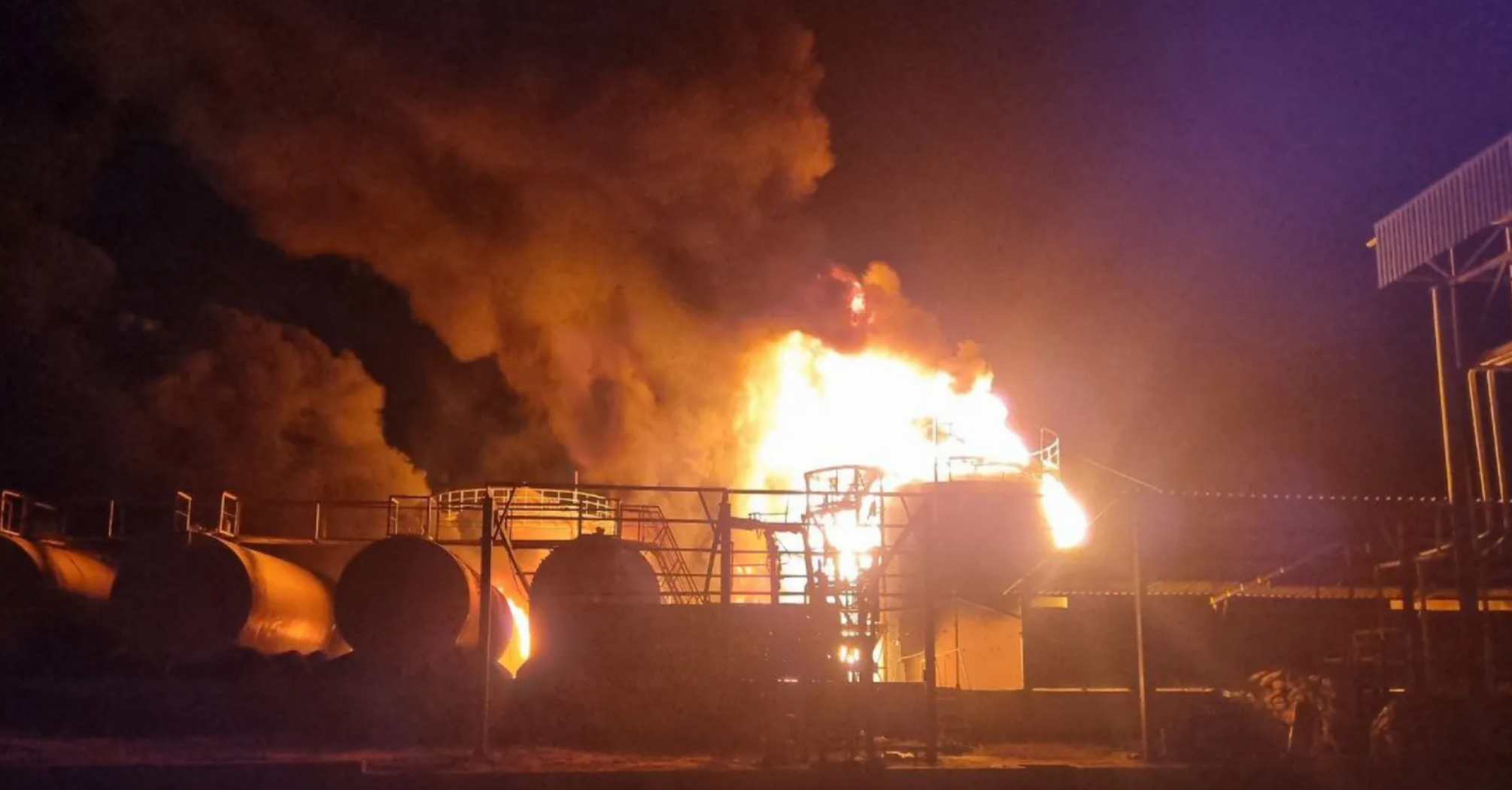 Drone attacks oil depot in Stavropol Krai, fire breaks out after explosion: video of the moment caught