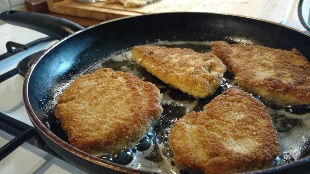 Never cook chops like this: mistakes that make meat dry and tough