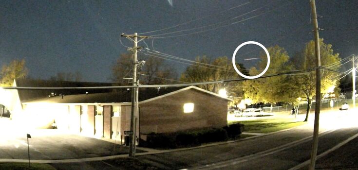 Mieszkańcy Stanów Zjednoczonych byli świadkami spektakularnego widoku: satelita Starlink spadł na Ziemię i spłonął jak kula ognia. Wideo