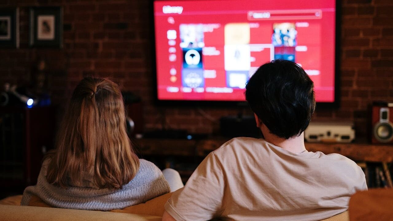 At what distance is it safe to watch TV: indicators for different diagonals