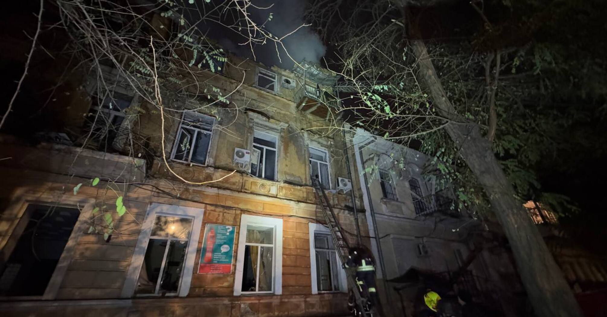 Russians attacked Odesa with Shaheds: they hit a residential building, a woman was killed and wounded. Photos and videos