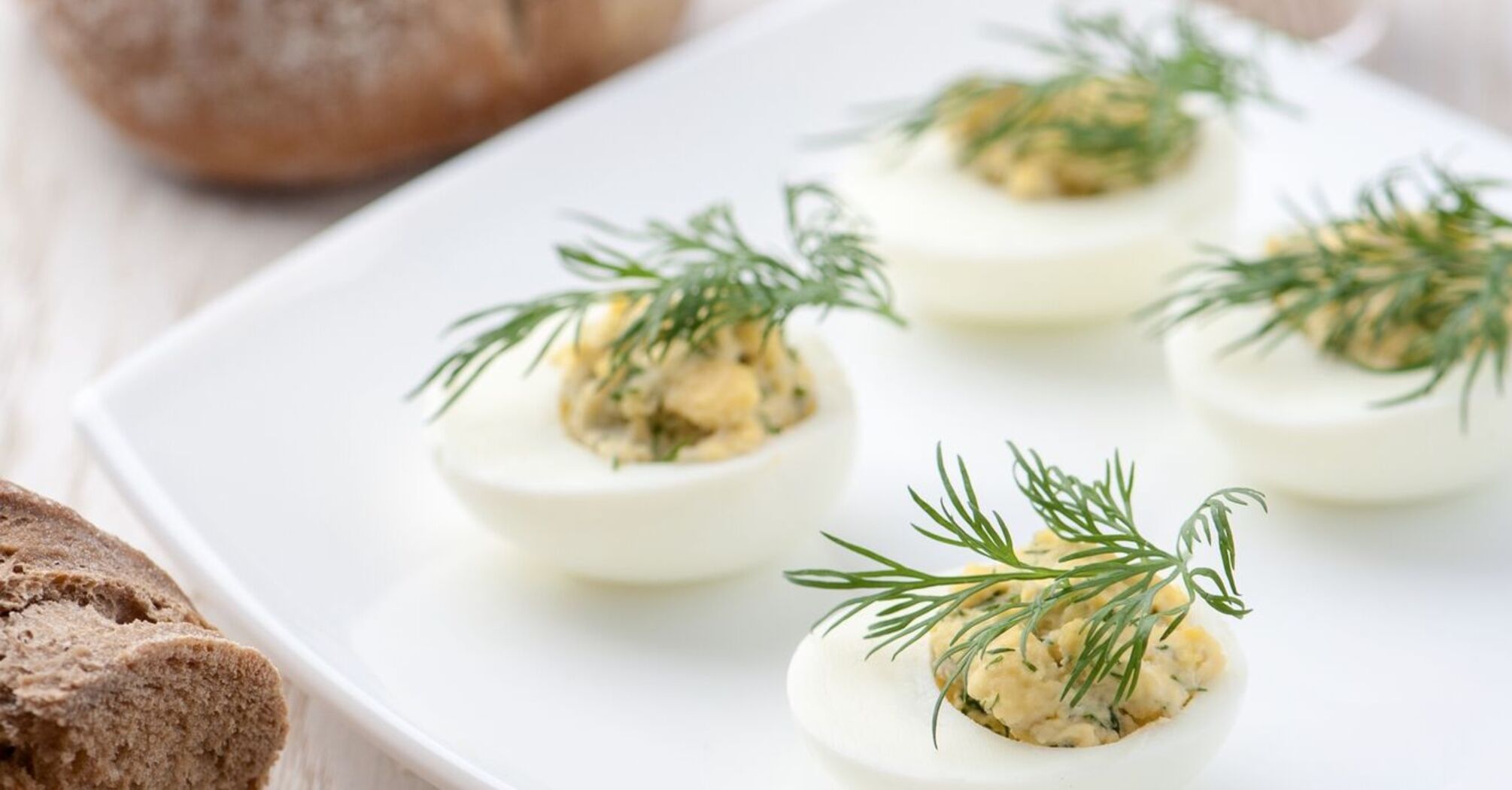 How to stuff eggs for the New Year's table: a budget idea