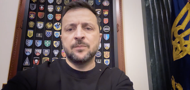 "Nie można ich wysłać na inne obszary frontowe": Zełenski mówi, ilu rosyjskich żołnierzy zakuto w kajdany w obwodzie kurskim. Wideo