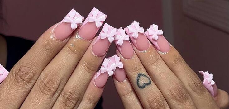 The cutest manicure trend: what nail design to do in December. Photo