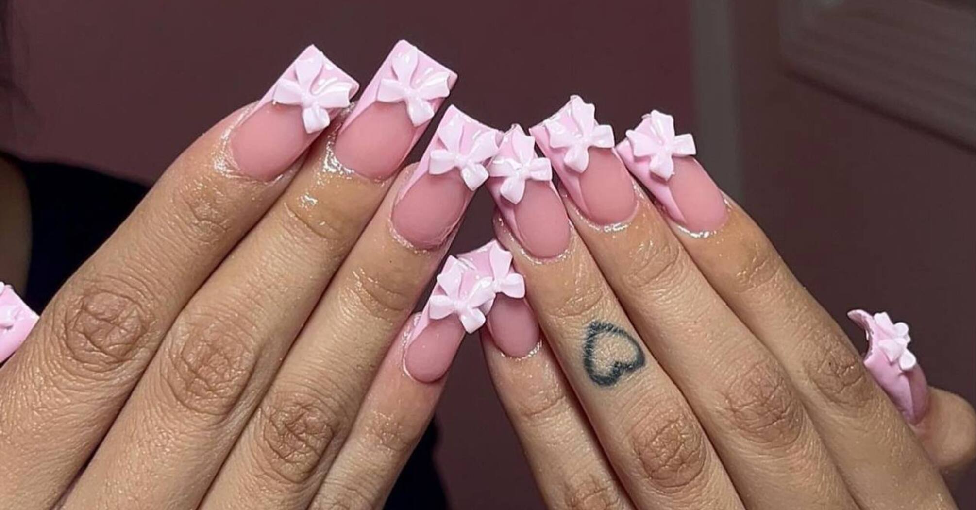 The cutest manicure trend: what nail design to do in December. Photo