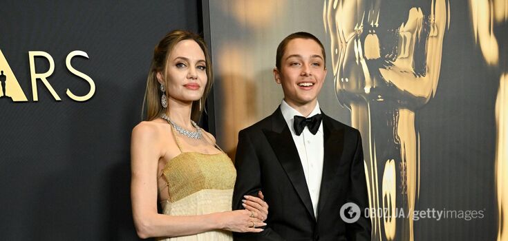 Combined two trends at once: a fashionable version of manicure from Angelina Jolie