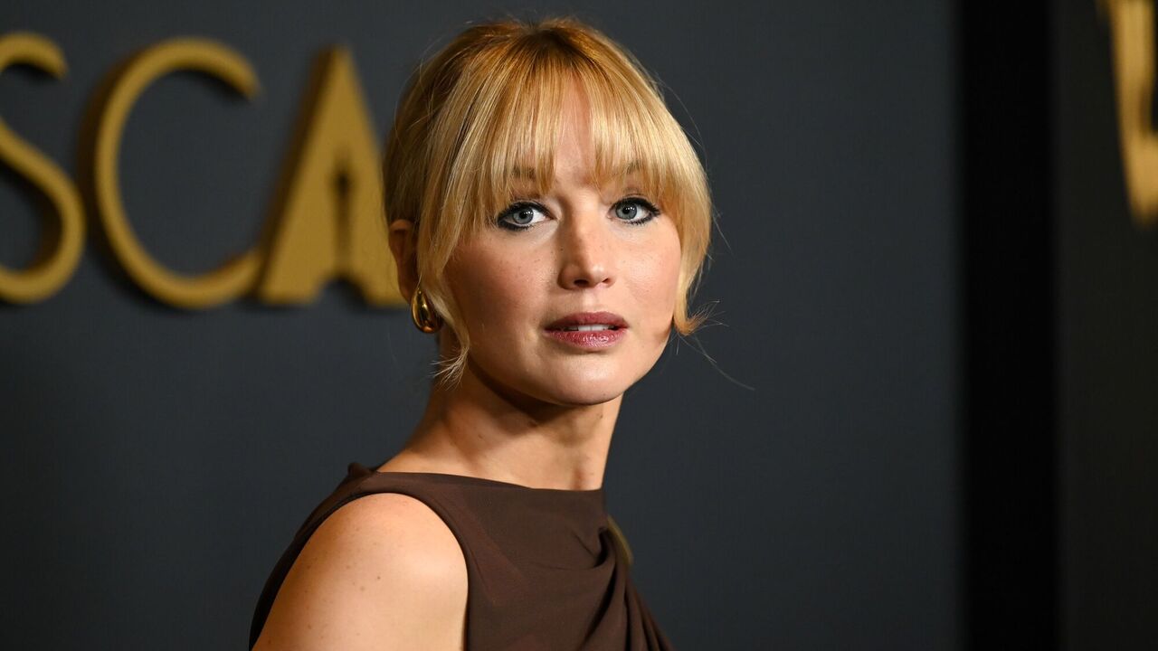Jennifer Lawrence pokazała wizerunek w najmodniejszym kolorze jesieni. Zdjęcie