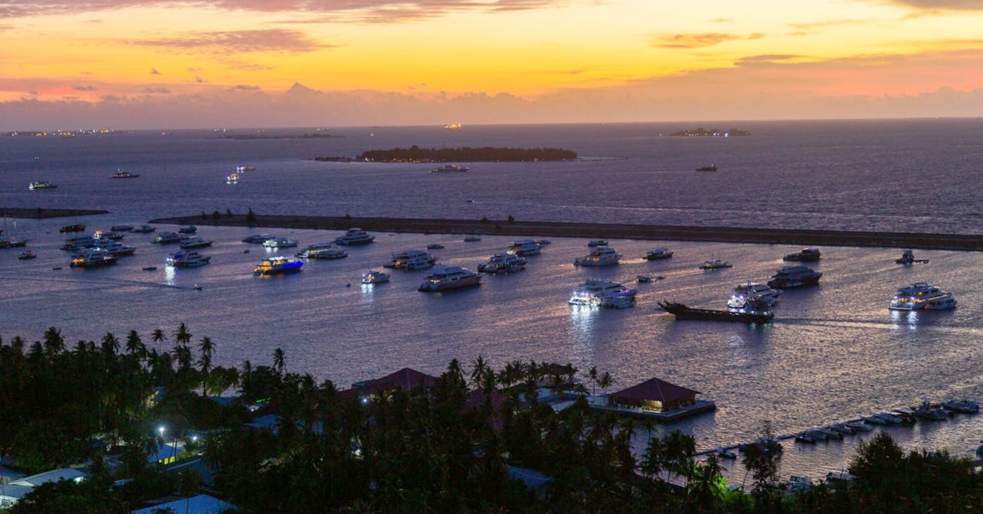 Clean beaches and incredible landscapes: the island country impresses with an extremely small number of tourists